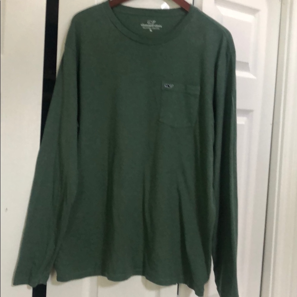 Men’s Vineyard Vine shirt